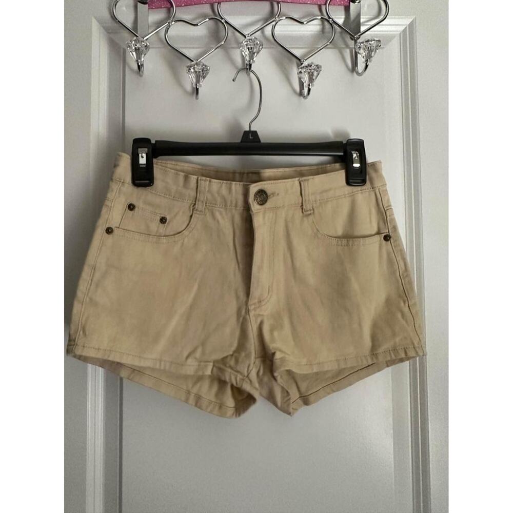 Women’s girls khaki shorts size small.